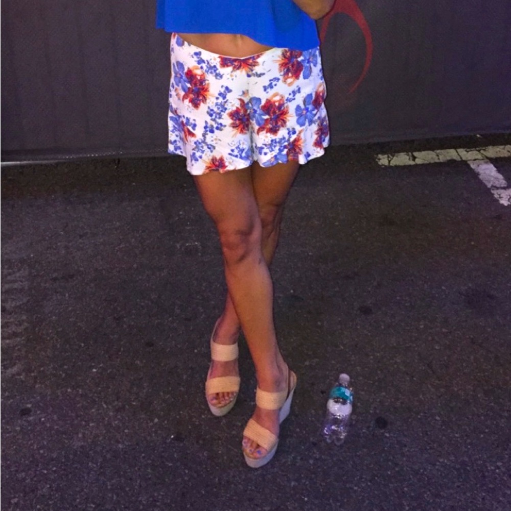 Free People floral pull on shorts. Size 4. Like new